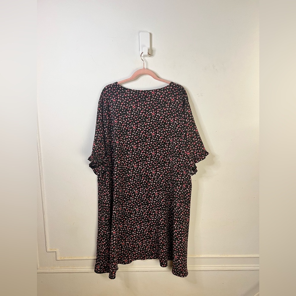 PLUS DITSY FLORAL RUFFLE SMOCK DRESS – SIZE 24 – BOOHOO PLUS - Picture 4 of 4